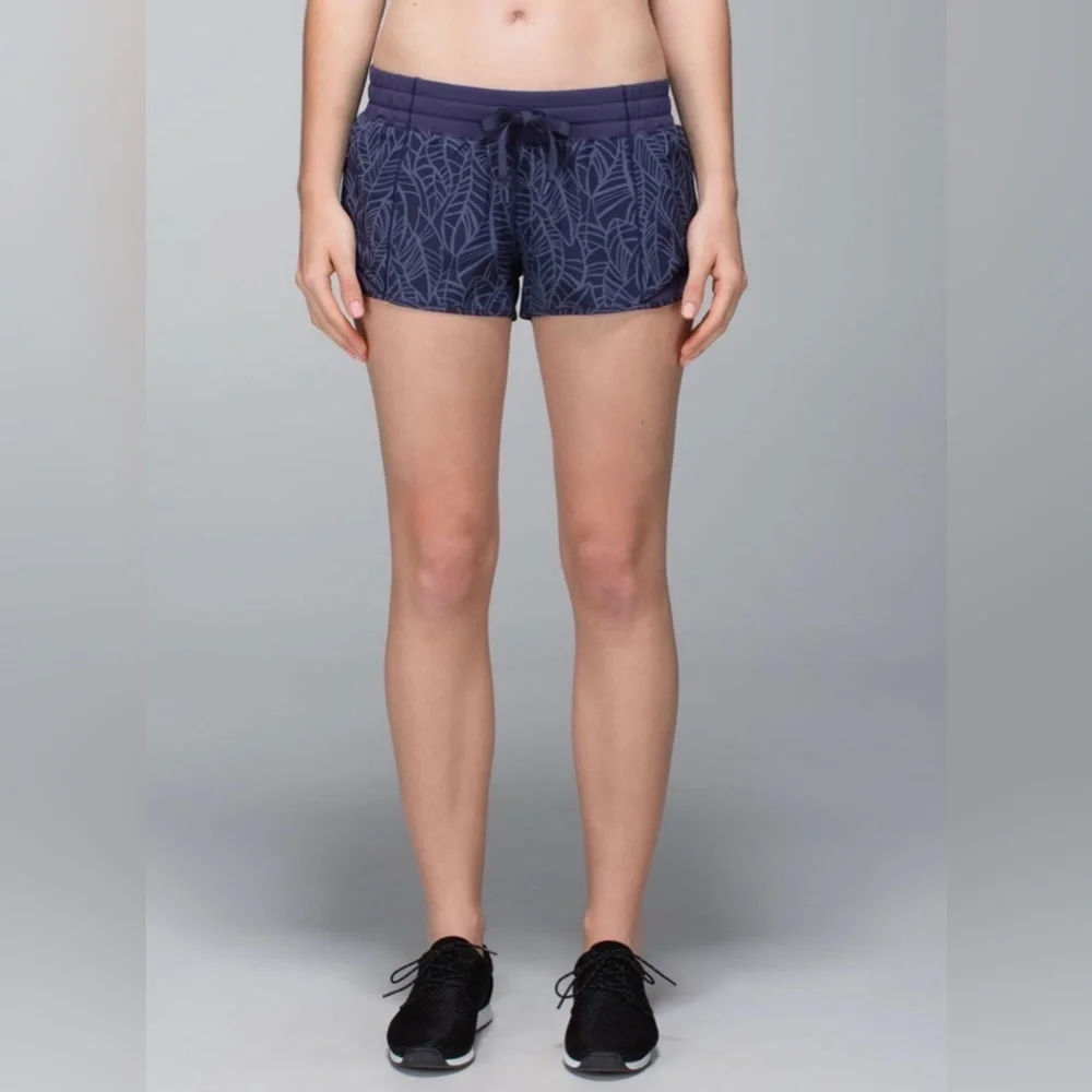 Lululemon Hotty Hot Short✨✨ Pretty Palm Cadet Greyvy / Cadet Blue✨✨